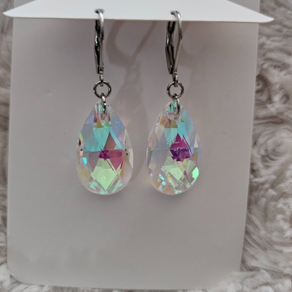 Tear Drop Crystal Earing - Picture 1 of 2
